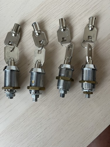 Fruit machine barrel lock - , x